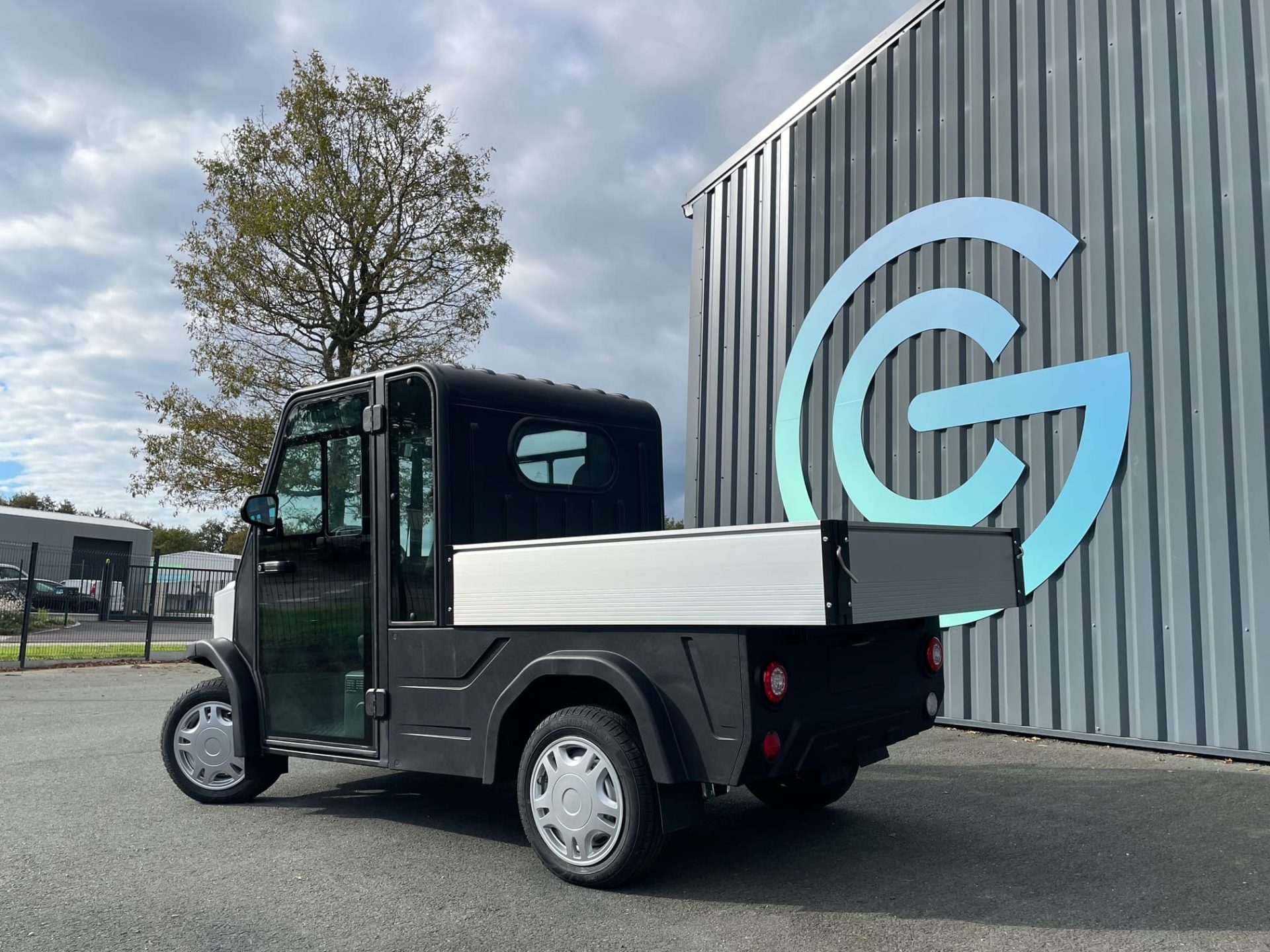 Golfette Utilitaire électrique ZELEC GC D2Benne